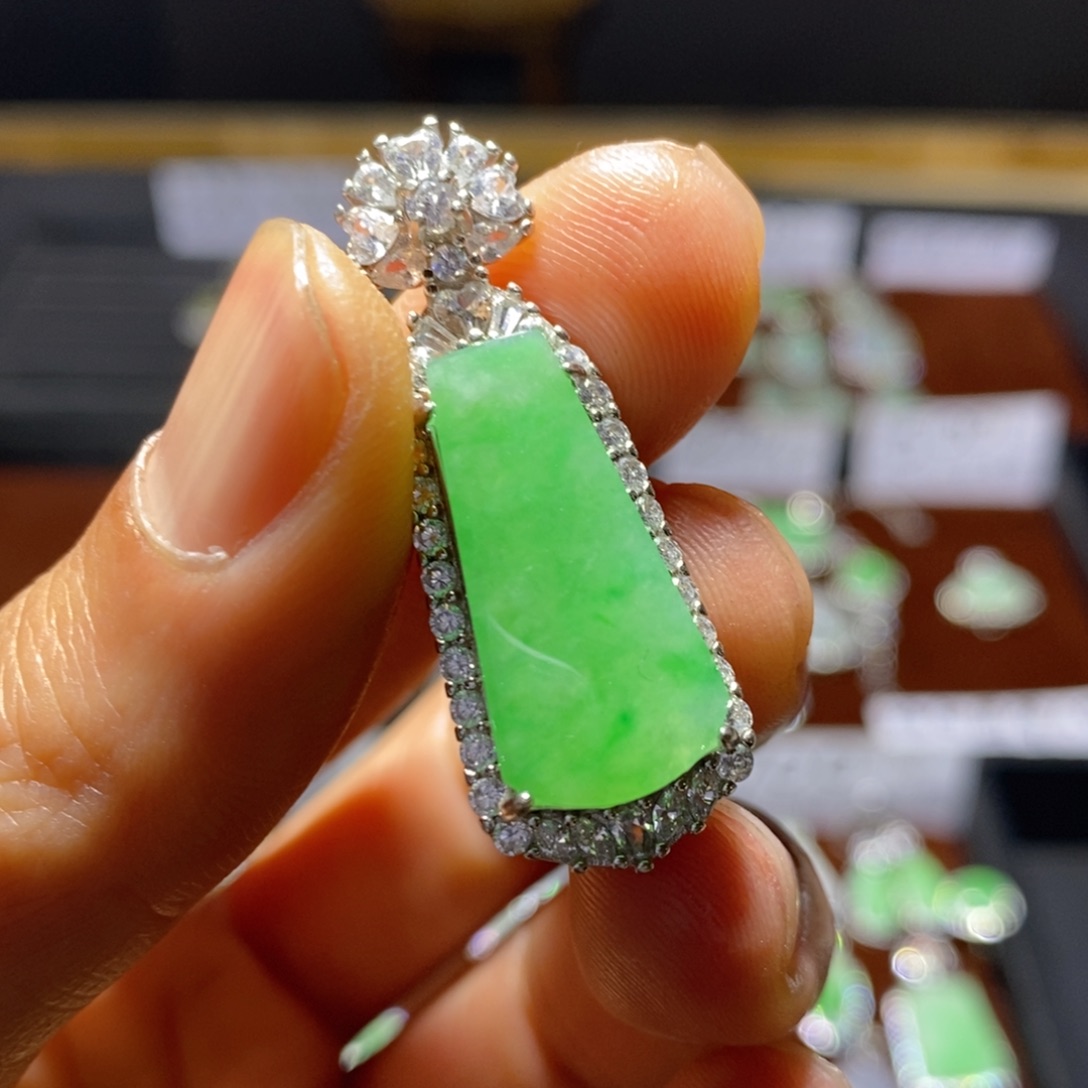 翡翠颈饰银S925镶嵌无事牌