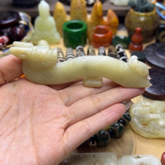 蛇纹石玉未镶嵌颈饰