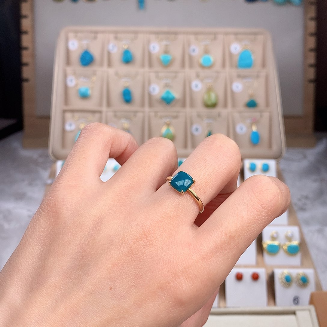 绿松石戒指18K金镶嵌