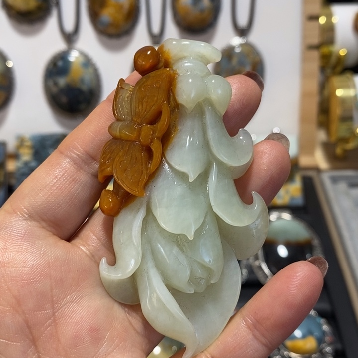 蛇纹石玉未镶嵌颈饰