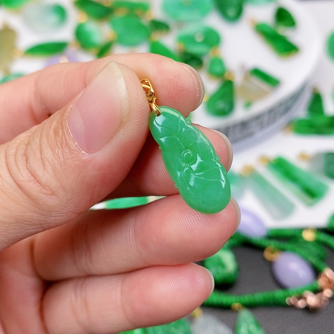 翡翠吊坠(不含链)18K金镶嵌