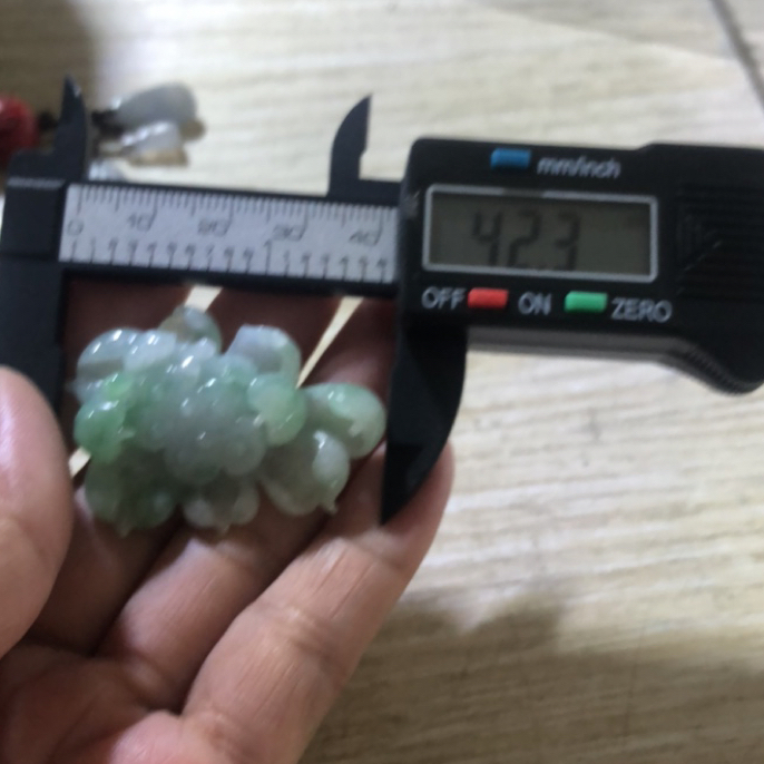 缅甸翡翠A货。花开富贵满绿玫瑰花冰胶料
