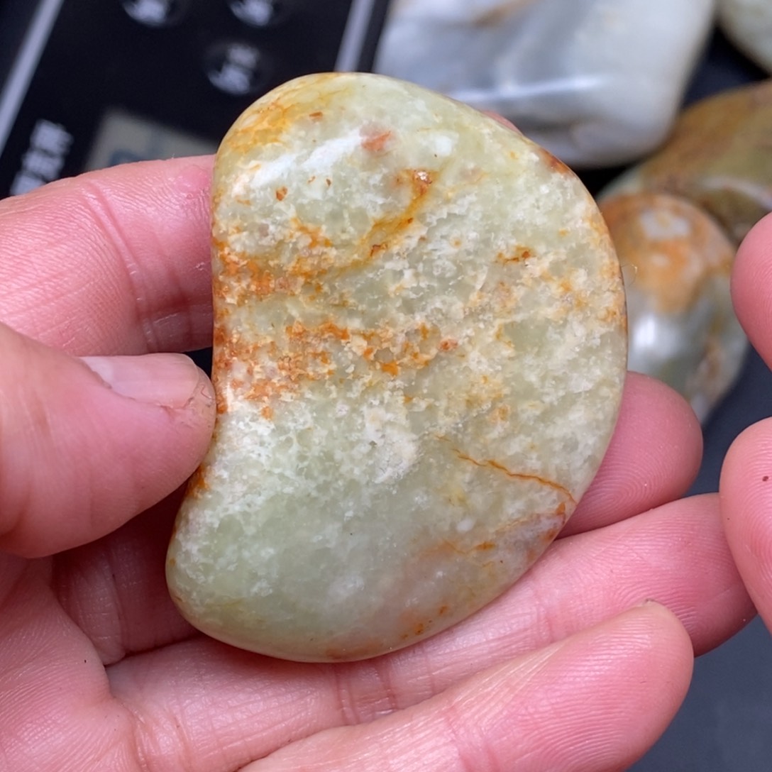 透闪石质玉挂件未镶嵌