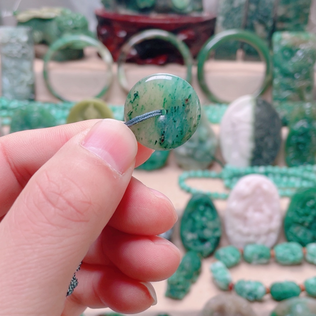 独山玉未镶嵌颈饰