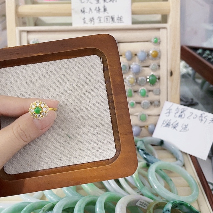 翡翠未镶嵌颈饰天然翡翠Ａ货