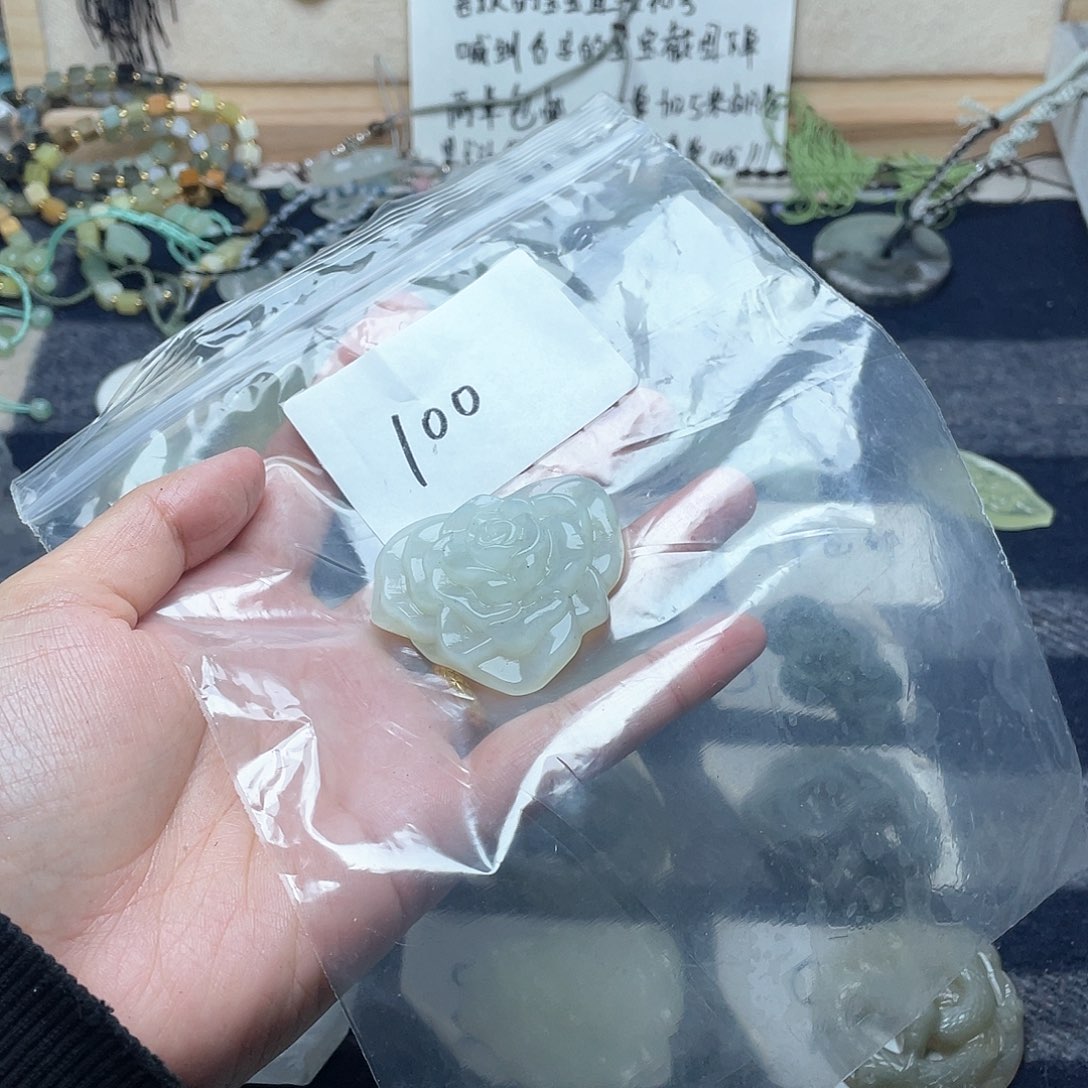 蛇纹石玉颈饰未镶嵌倾*