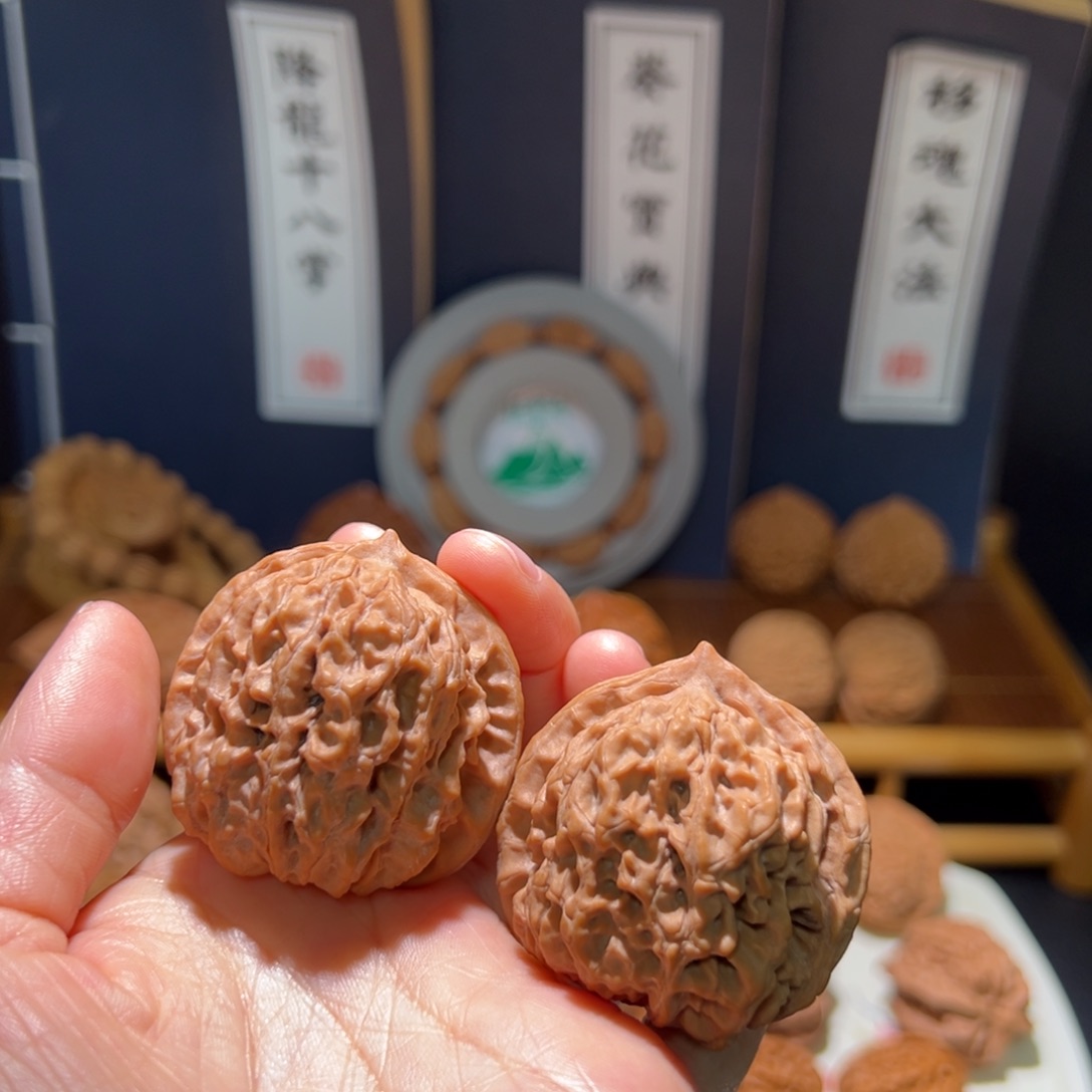 飞***缆文玩核桃把件蛮荒石