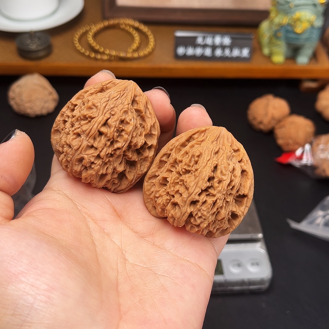 3***哈吊坠文玩核桃南疆石188