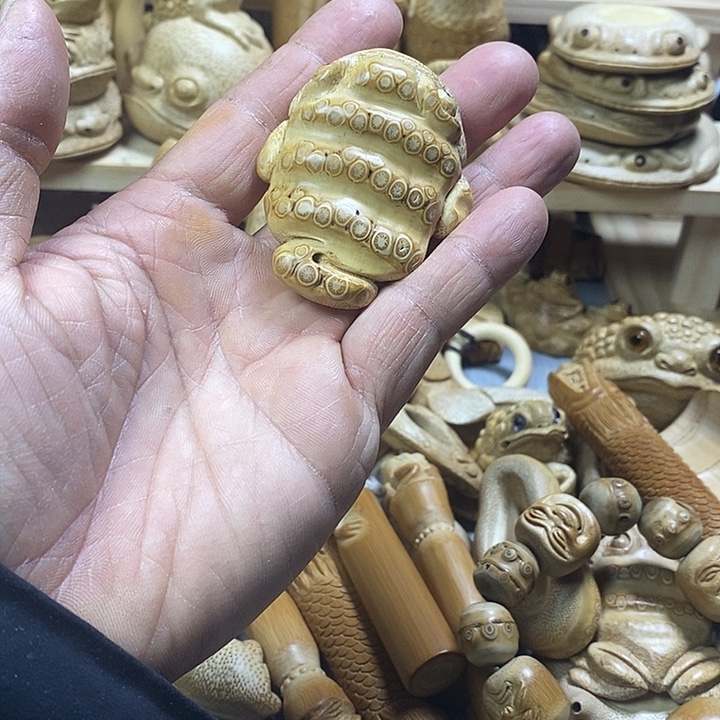 竹根雕小扁蟾手把件