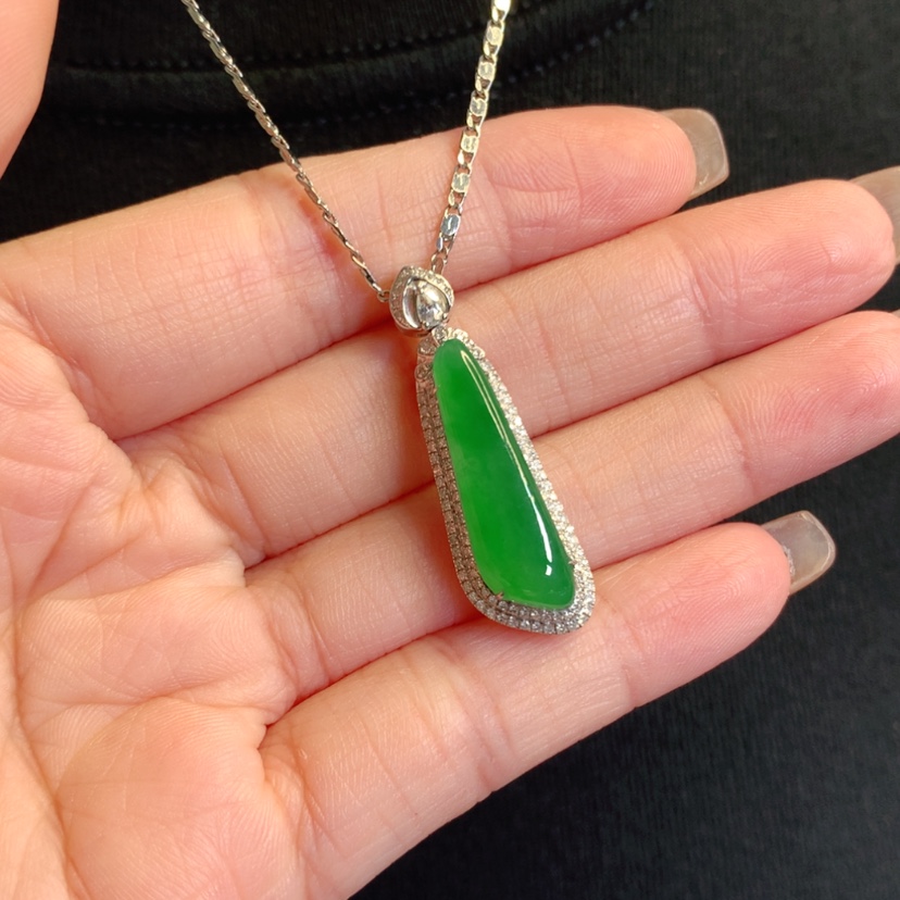 【闪购商品】翡翠18K金镶嵌吊坠(赠链)特色戒面