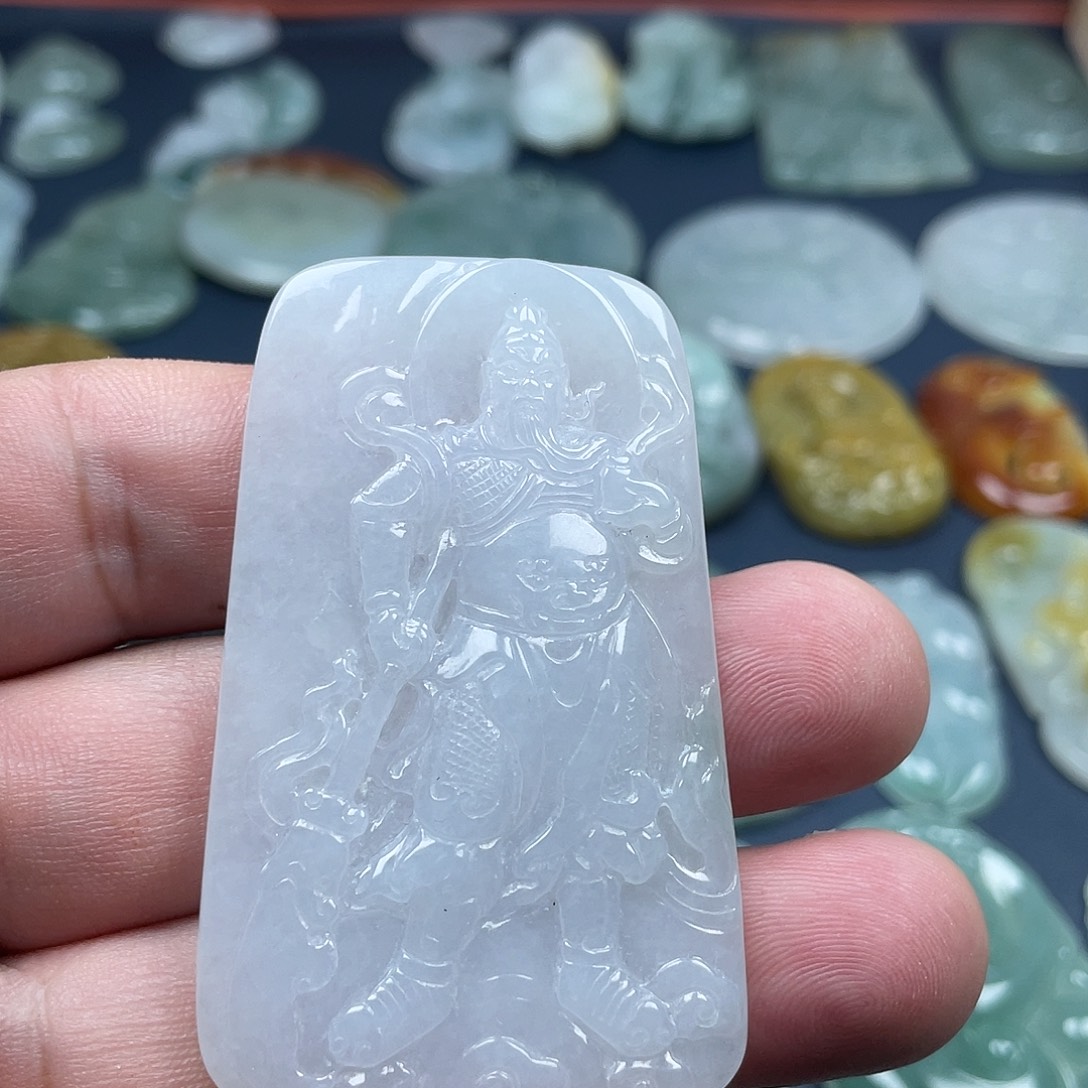 翡翠未镶嵌颈饰关公