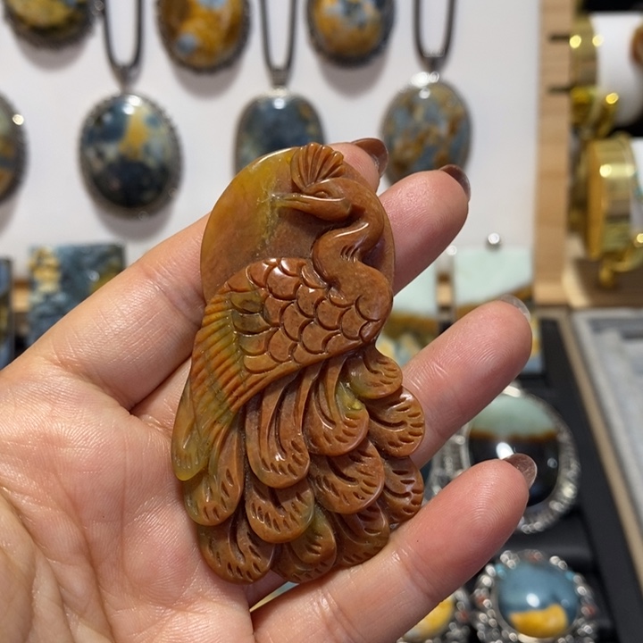 蛇纹石玉未镶嵌颈饰