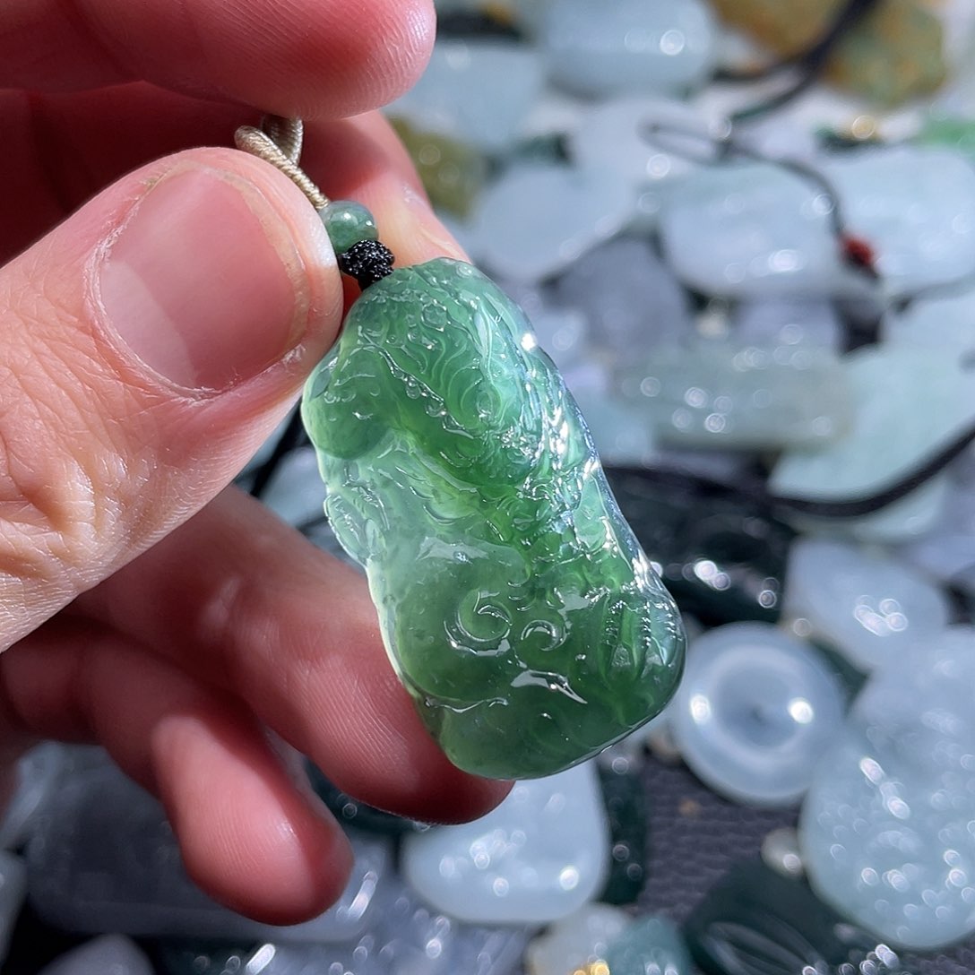 翡翠颈饰未镶嵌翡翠