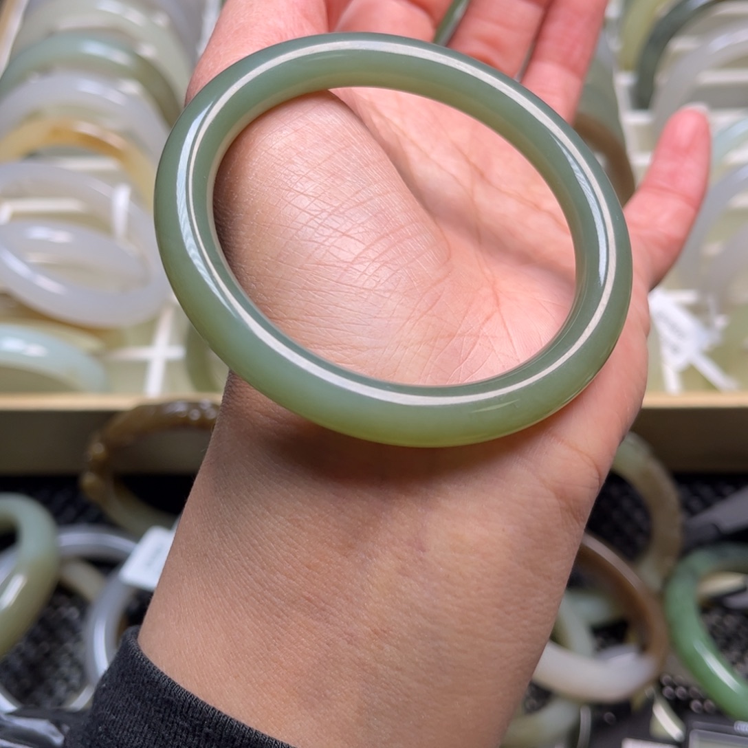 和田玉未镶嵌手镯57圈