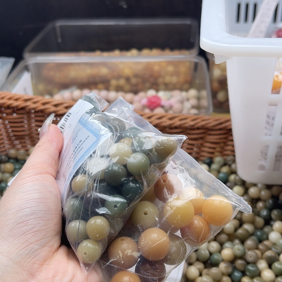 白玉菩提吊坠z微瑕锅底11-12mm/100颗