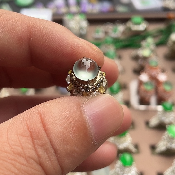 别***龙翡翠裸石玻璃种蓝钢蛋面铜托