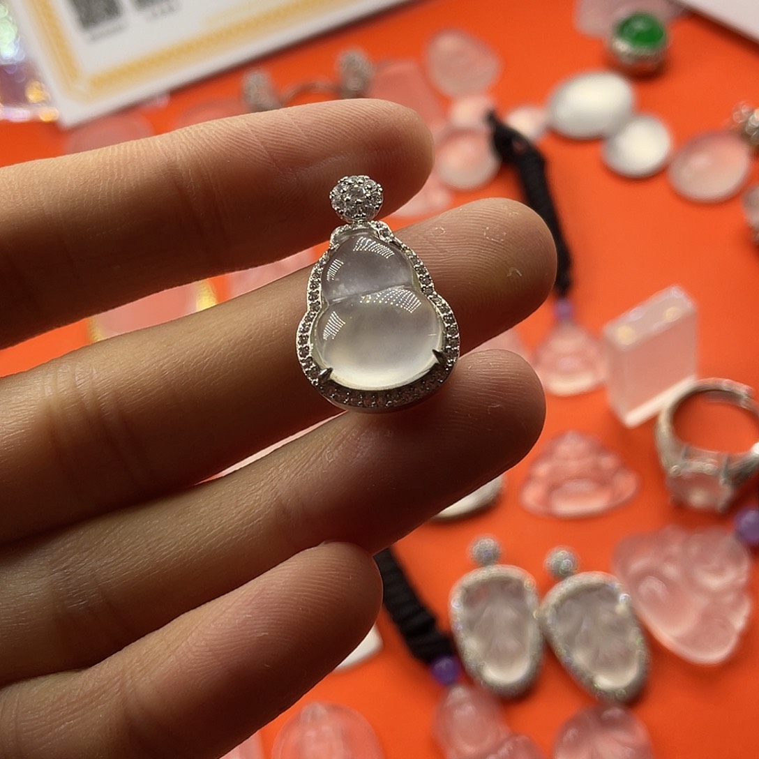 石英质玉颈饰未镶嵌雨*