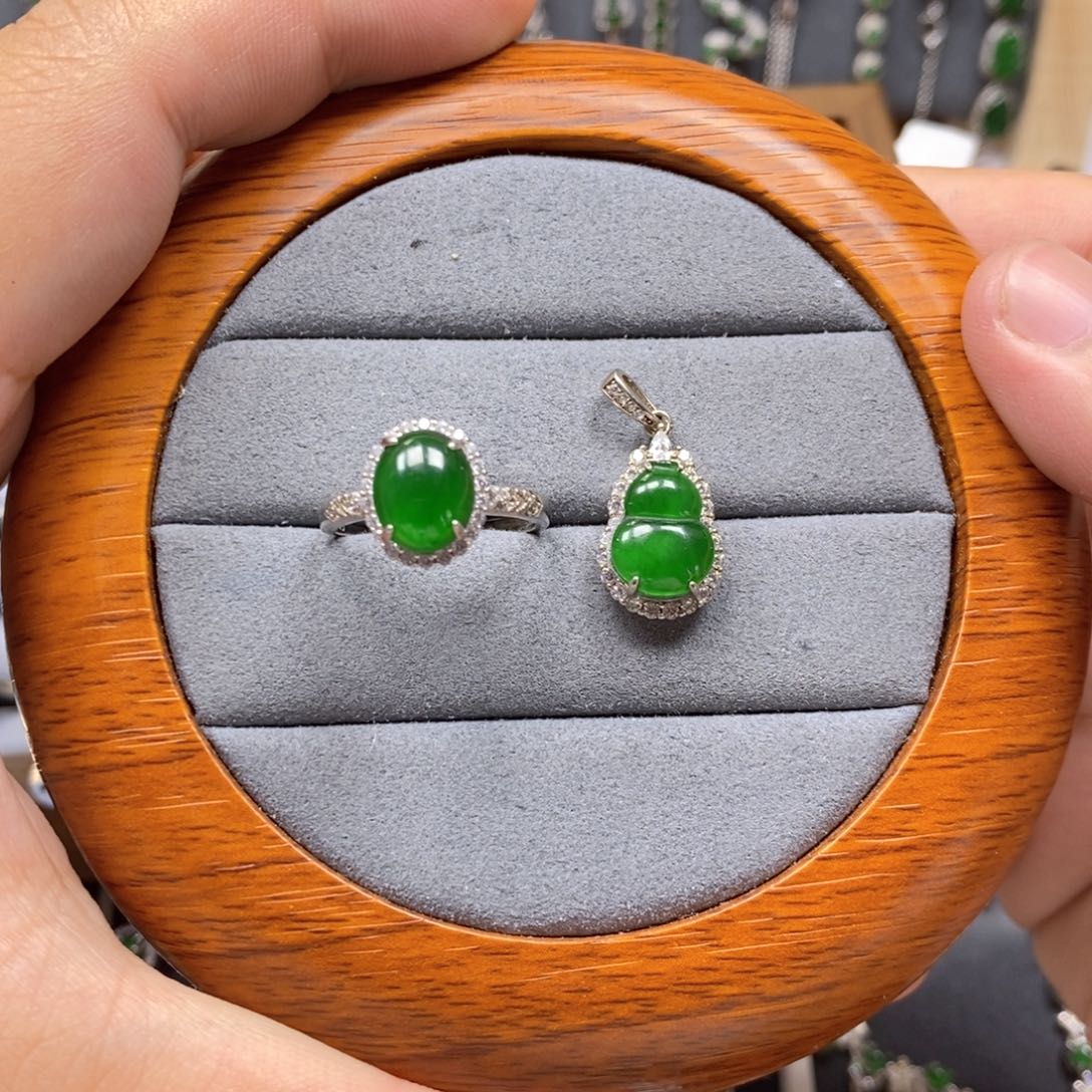 翡翠颈饰银S925镶嵌?**n翡翠戒指翡翠