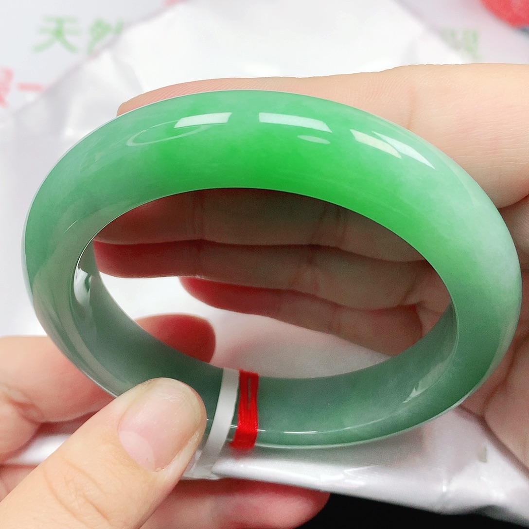 翡翠未镶嵌手镯翡翠200 高货满绿