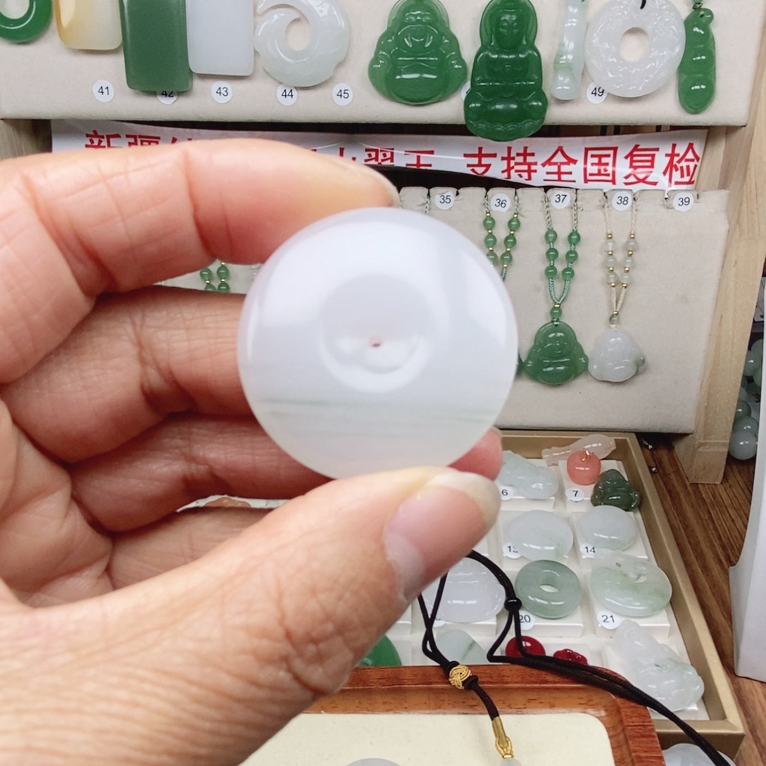 石英质玉（非洲翠）未镶嵌颈饰