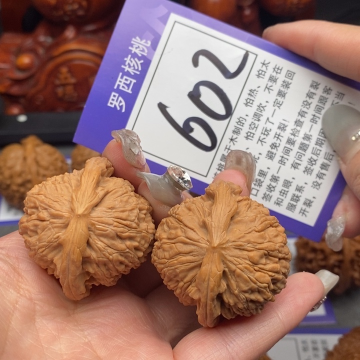 桃核吊坠38白狮子602号牌