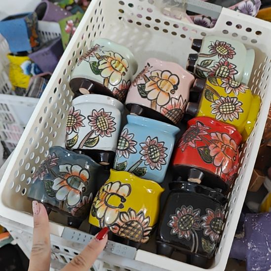 当场拍满15元发货不凑不发，花盆盆口不方不圆有针孔黑点是正常的，