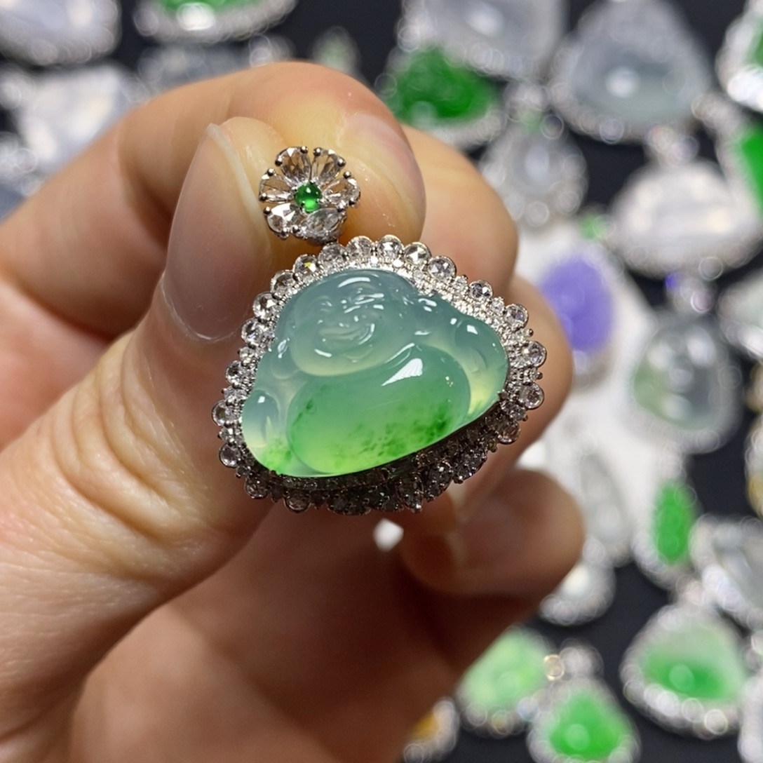 翡翠吊坠(不含链)18K金镶嵌佛