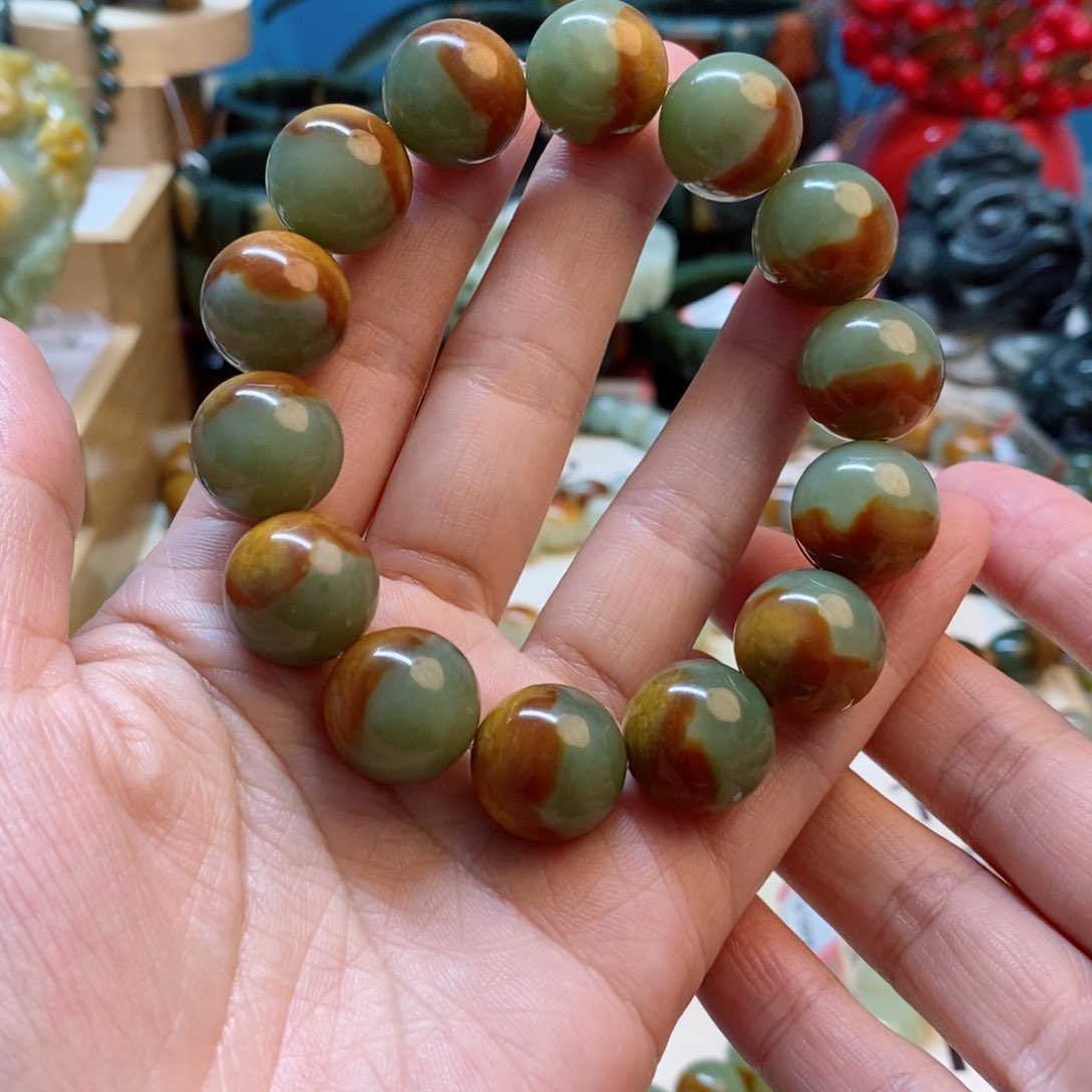 透闪石质玉手串未镶嵌爱****?