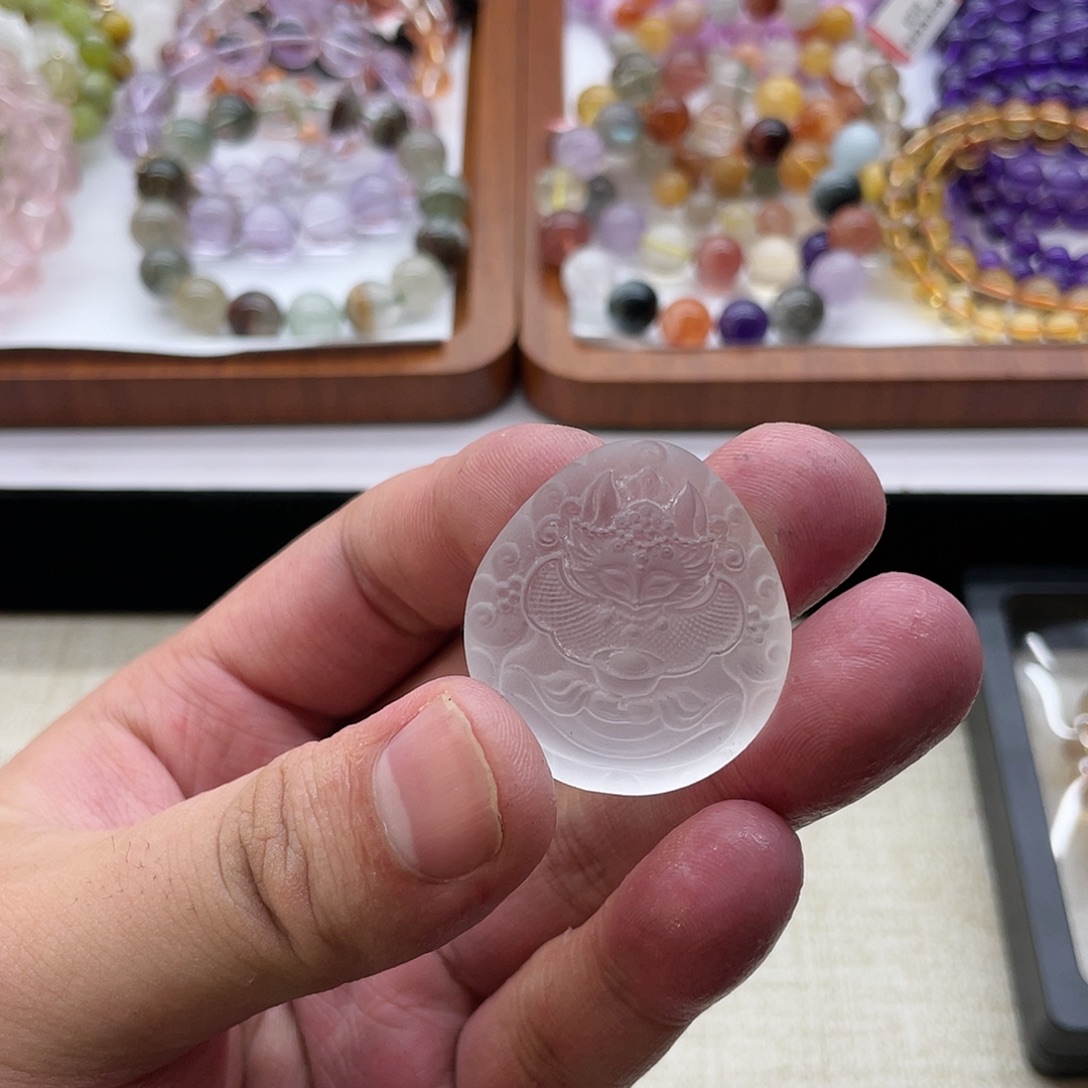 梦***寿手串未镶嵌水晶白水晶雕刻