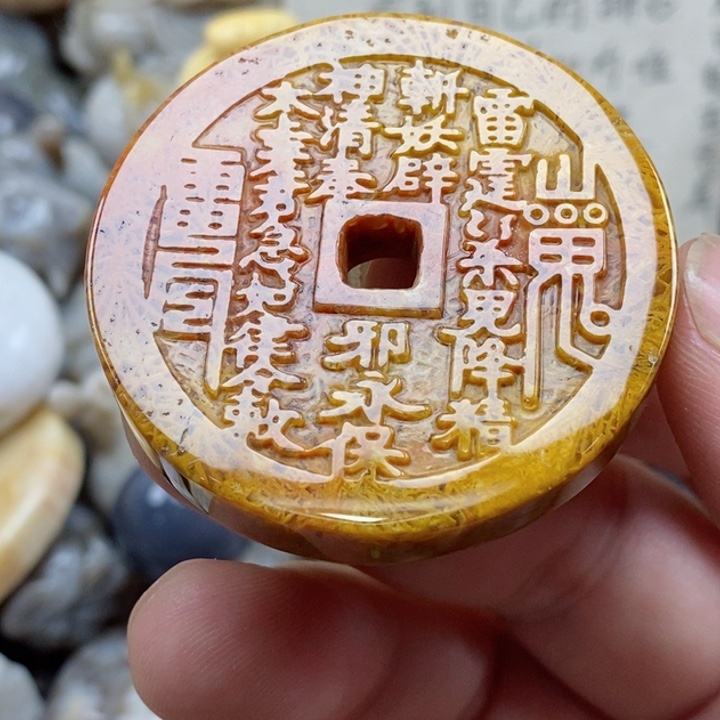 颈饰未镶嵌硅化珊瑚（珊瑚玉）