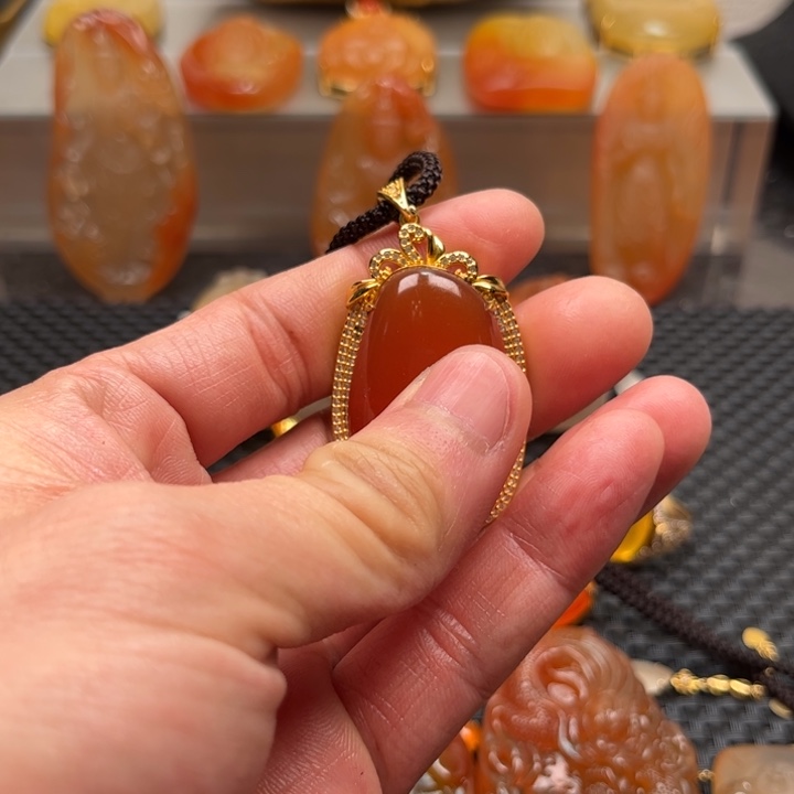 石英质玉颈饰未镶嵌敷**夏