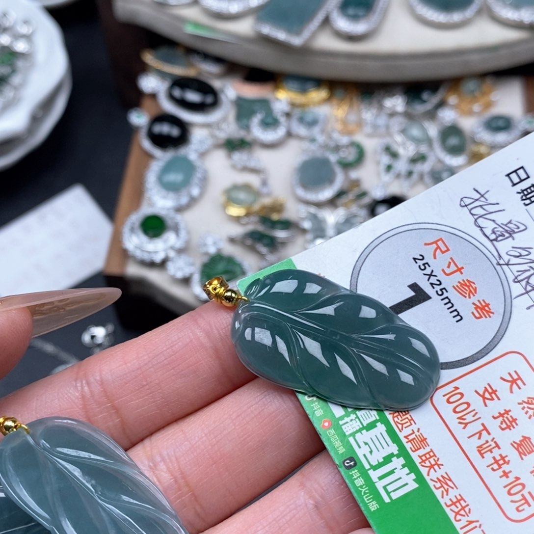 翡翠颈饰未镶嵌翡翠