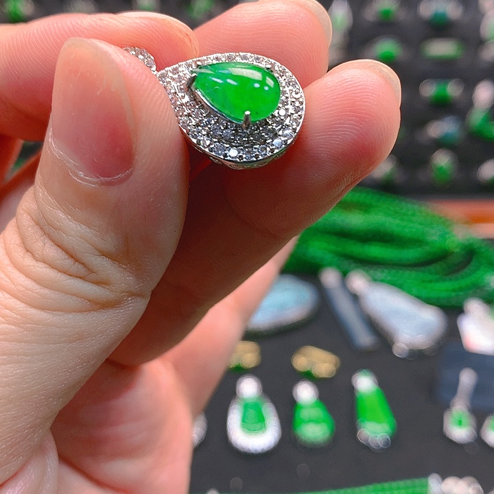 翡翠未镶嵌吊坠(不含链)