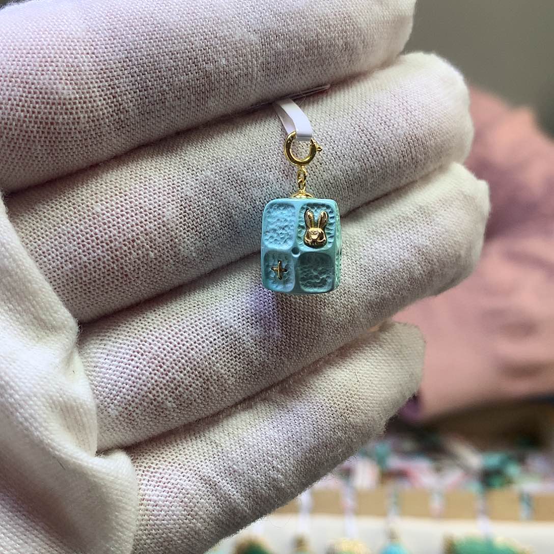 绿松石吊坠18K金镶嵌