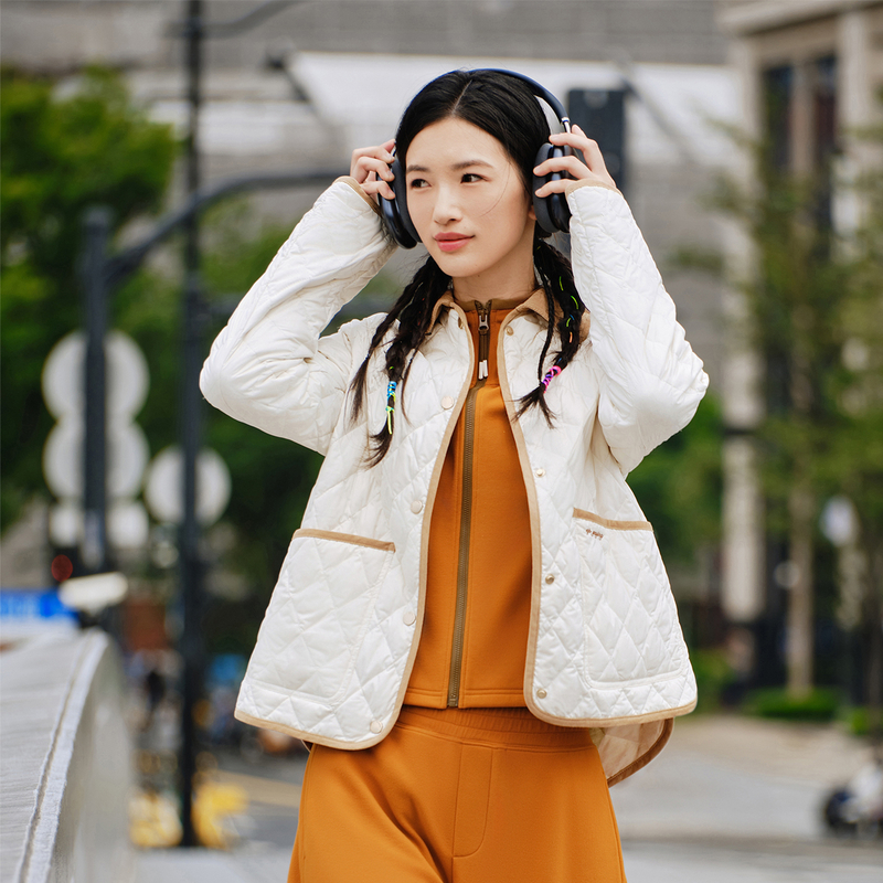 EP雅莹2025 (白色）翻领撞色简约轻便保暖大口袋羽绒服外套Y102B