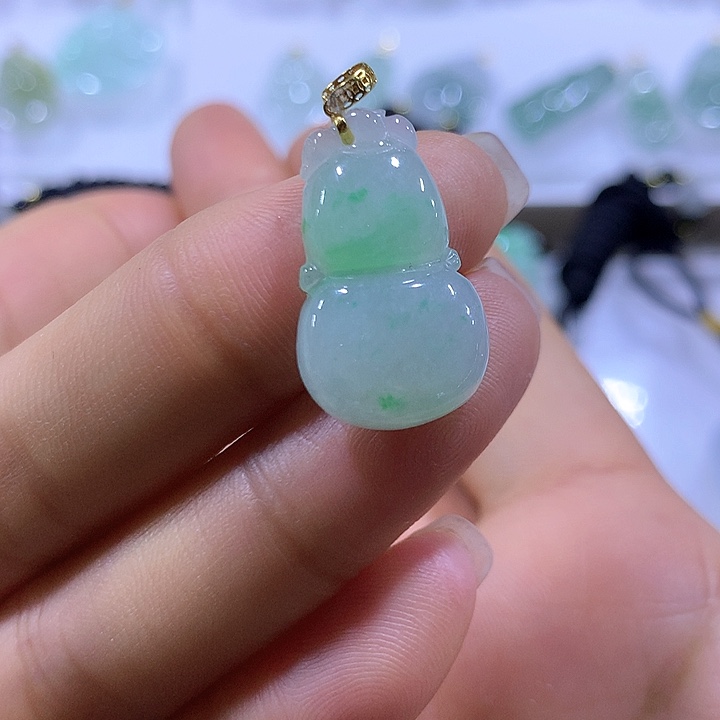 翡翠颈饰18K金镶嵌天然翡翠A货吊坠