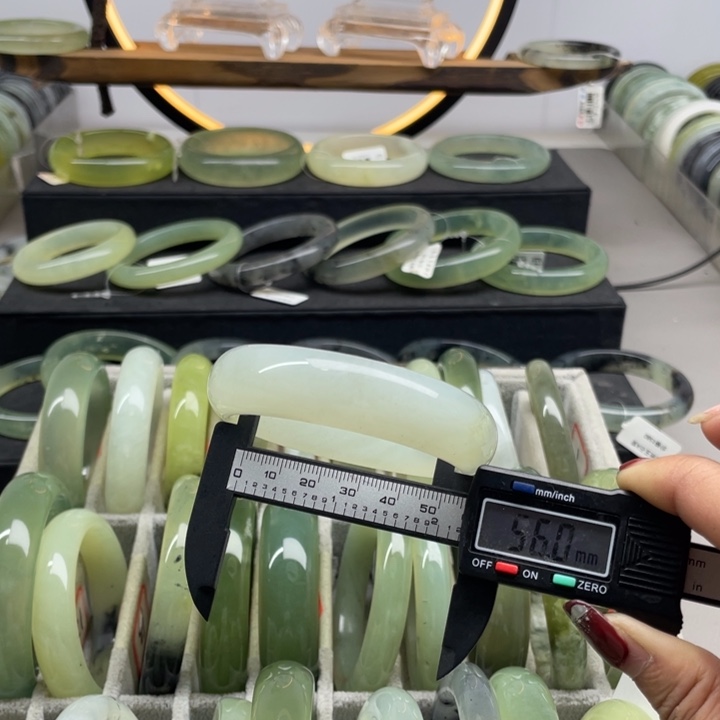 蛇纹石玉手镯未镶嵌39