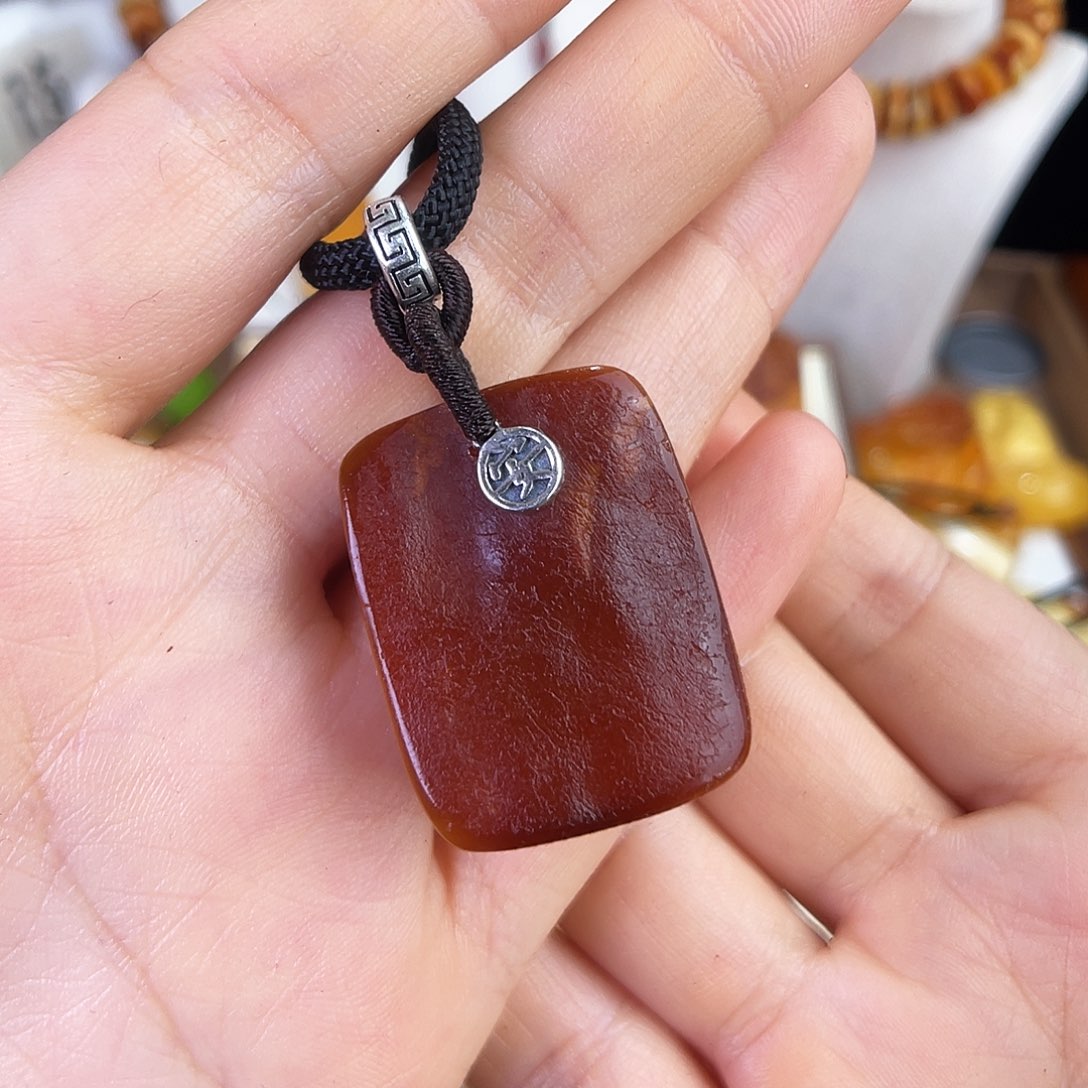 琥珀珠宝奇石未镶嵌。