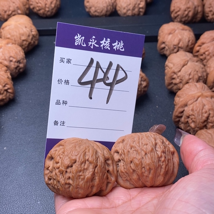 【闪购商品】文玩核桃把件穿**了42铁锤 