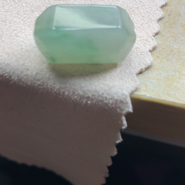 翡翠颈饰未镶嵌吊坠