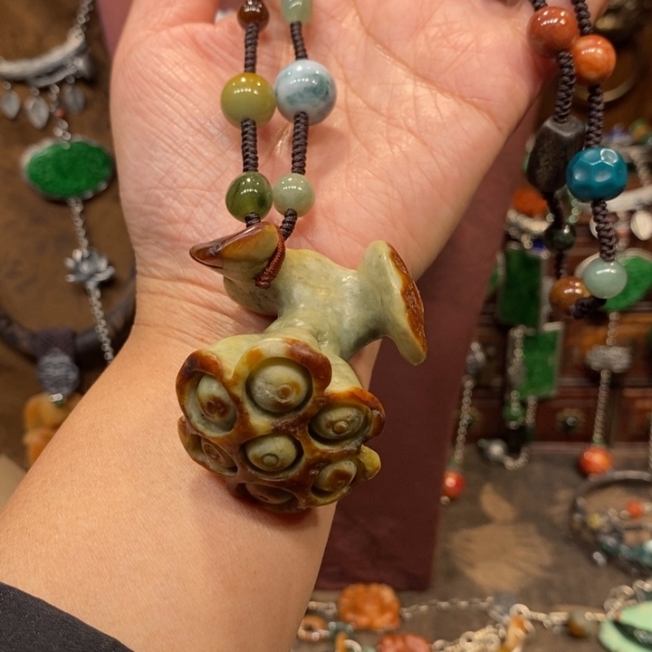 翡翠吊坠(赠链)未镶嵌