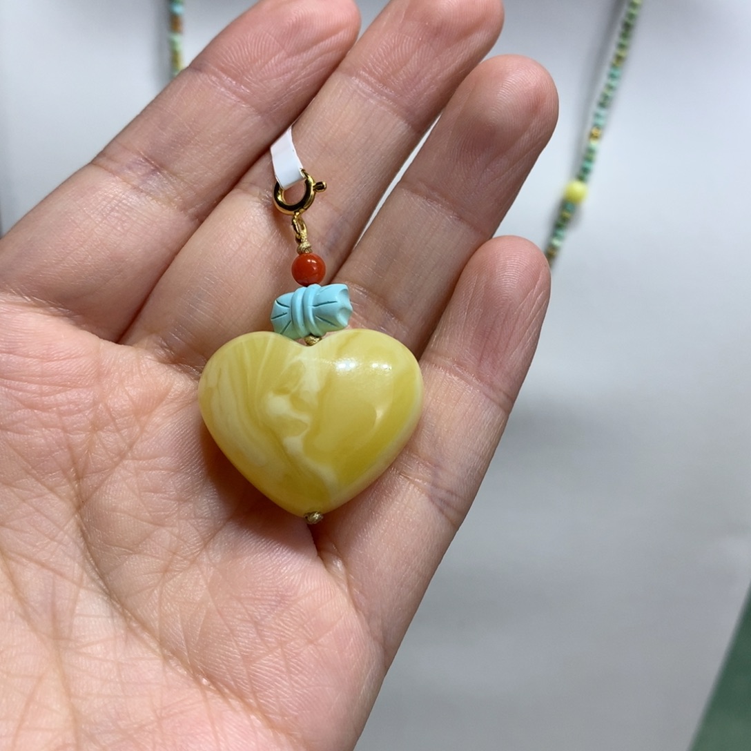 蜜蜡未镶嵌颈饰爱心