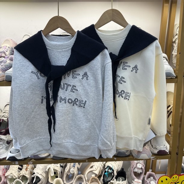 大童女童秋季新款刺绣套头披肩卫衣
