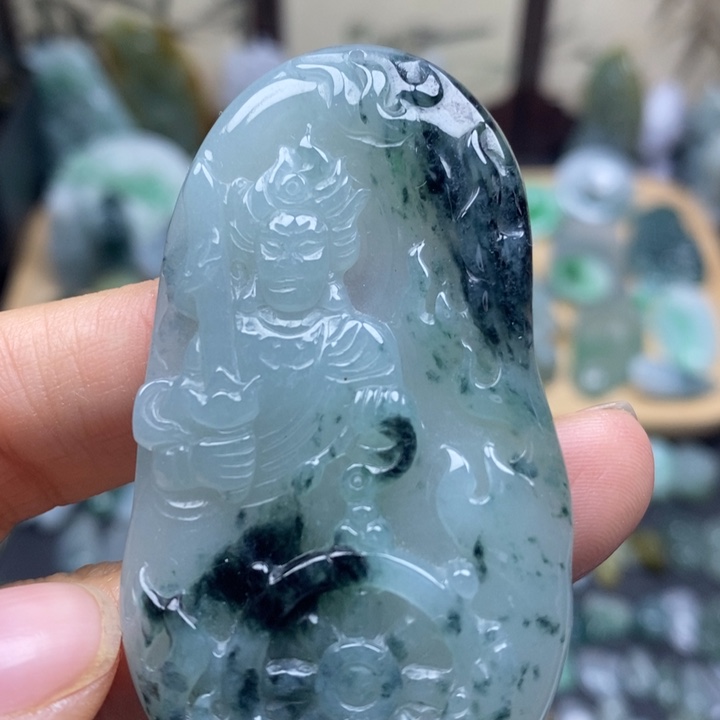 翡翠未镶嵌颈饰不动明王