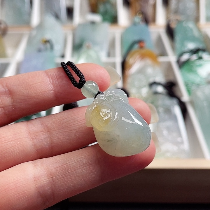 翡翠颈饰未镶嵌翡翠商品链接