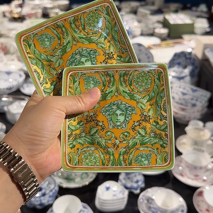 两个碟子两个碟子