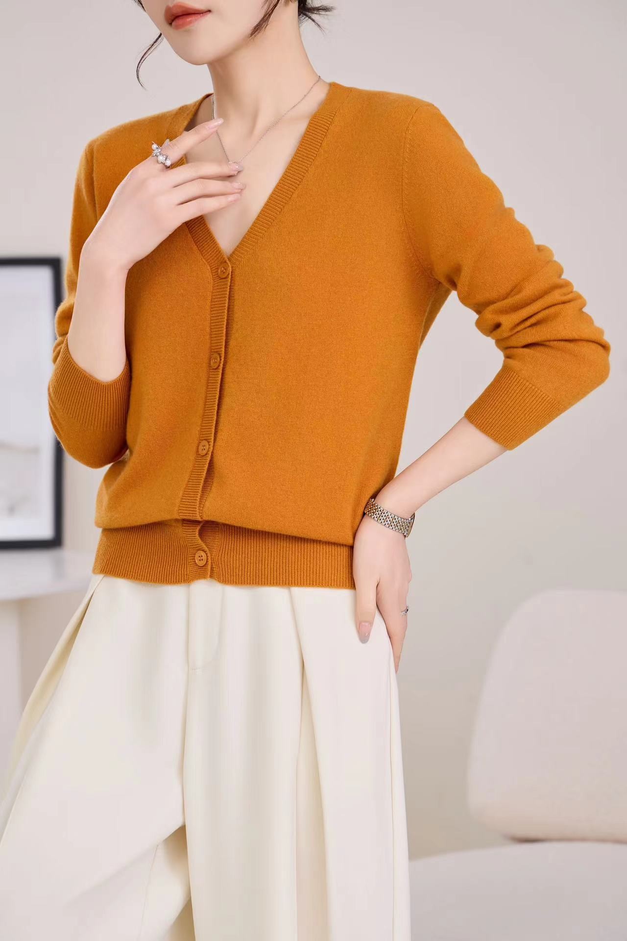 澳尼爱格100羊毛V领小开衫春季时尚经典女装