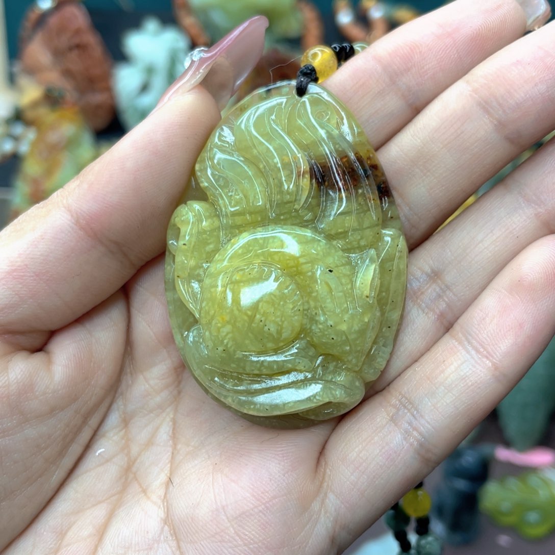 蛇纹石玉颈饰未镶嵌