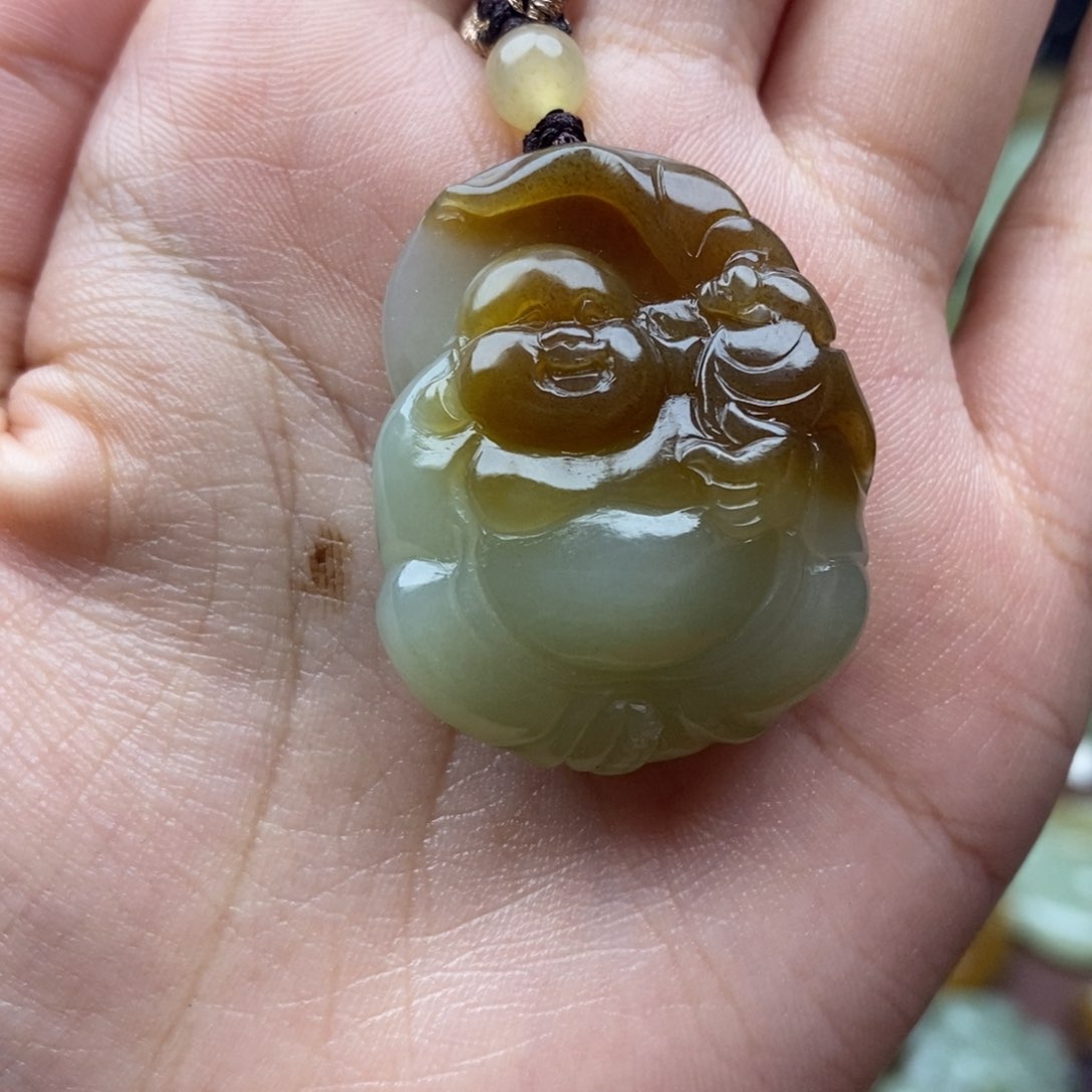 颈饰未镶嵌和田玉（糖玉）