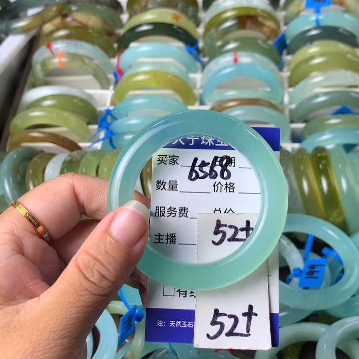 蛇纹石玉未镶嵌手镯?***?6568